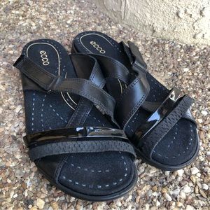 Ecco Black Leather Crisscrossed Straps Sandals Sz 8 - 8.5